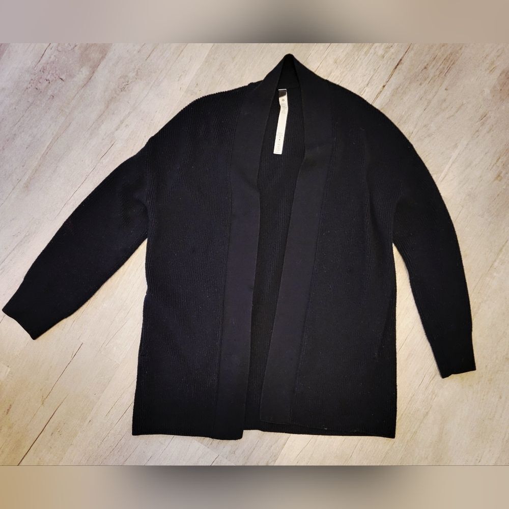 Lululemon Size 2 Bundle Cropped T-shirt And Ribbed Open Wrap Cardigan